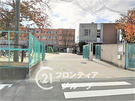 京都市立神川小学校 徒歩21分。 1630m