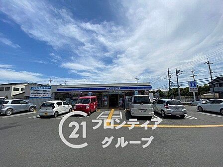 ローソン久我石原店 徒歩3分。 210m