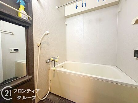 明るい色調でまとめられた浴室は、毎朝のシャワータイムも爽快な気分になれそうですね!お掃除のしやすさにも配慮された設計で、いつも清潔で気持ちの良いバスライフが送れますね!