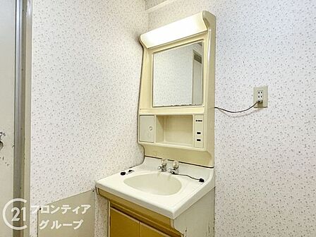 はじめてのマイホーム購入は、わからないことだらけで当然です。資金計画から物件選びまで、順を追ってスタッフが一緒に考えていきます