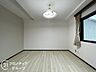 洋室：はじめてのご相談でも、経験豊富なスタッフが丁寧にお話を伺います。住まいのことで気になることがあれば、いつでもお声がけください