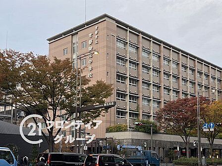 京都市立京都御池中学校 徒歩14分。 1090m