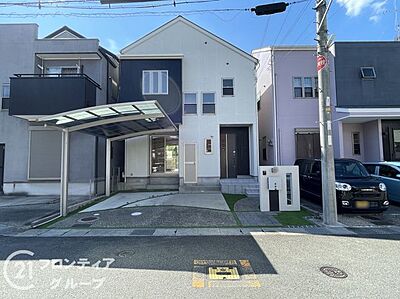 外観:洗練された外観デザインが豊かな陽光を受けて上品に輝いています!細部まで手入れの行き届いた佇まいが訪れる人を温かく迎えてくれる住まいです 外観:洗練された外観デザインが豊かな陽光を受けて上品に輝いています!細部まで手入れの行き届いた佇まいが訪れる人を温かく迎えてくれる住まいです