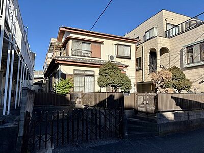 外観：古屋あり。建物やブロック塀などは解体して更地にてお引渡しいたします。日当たり・風通し良好です。