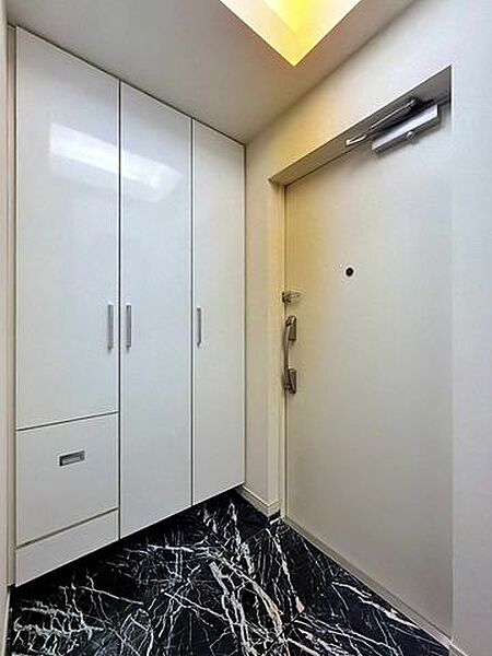 玄関を拡大表示