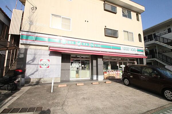 ローソンストア100　中川助光店