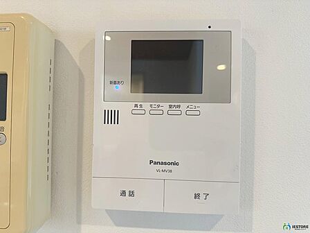 【TVモニター付きインターフォン】 防犯設備として欠かせないTVモニター付きインターフォンがあります♪