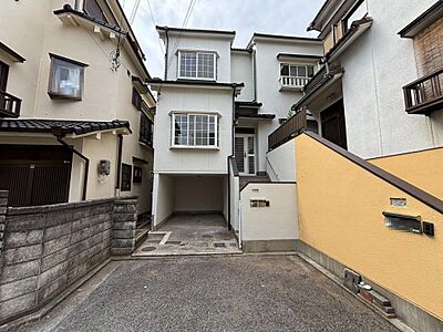 外観：【本日ご内覧可能】令和７年１月内外装リフォーム済！綺麗なお住まいで新生活始めませんか！
