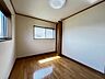 洋室：サンディまで徒歩８分！松源まで徒歩９分！サンエーまで徒歩１９分！毎日のお買い物に便利ですね♪その日の特売日などでスーパーを選べますね♪