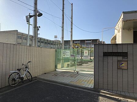 大阪市立住吉中学校まで徒歩14分