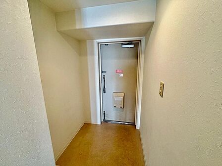 ゆとりの玄関ですよ!シューズボックス置けば、散らかりがちな玄関も片付きますね!