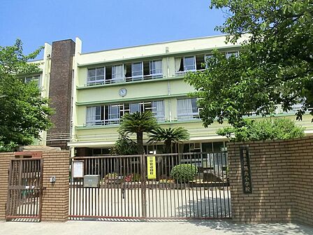 和泉市立黒鳥小学校まで徒歩10分