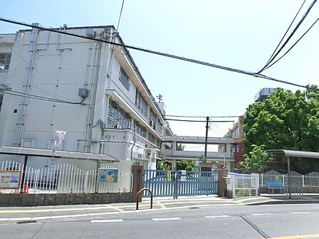 和泉市立国府小学校まで徒歩11分