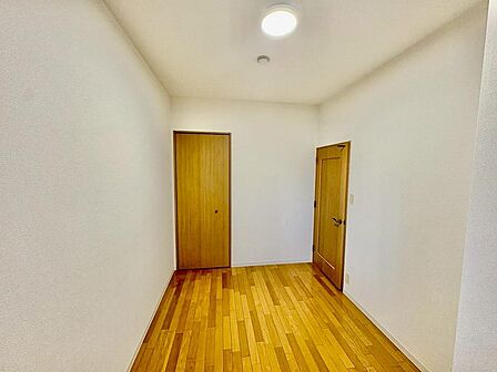 【クローゼット】お部屋を広く利用するために必須なクローゼットが全室付いています♪もちろんお荷物を収納されても良しの勝手の良いクローゼットは嬉しいですね♪