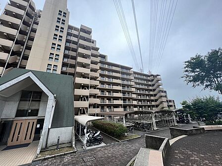 和室はリビングに隣接してますので、繋げると広々お使い頂けますよ！来客時にも嬉しいですね♪