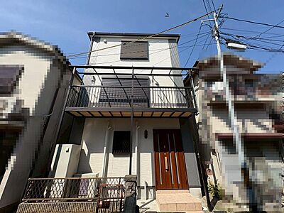 外観:北・南向きの両面道路♪日当り・通風良好♪たっぷりの陽光に包まれる明るい住まいに気持ちも明るくなりますね! 外観:北・南向きの両面道路♪日当り・通風良好♪たっぷりの陽光に包まれる明るい住まいに気持ちも明るくなりますね!