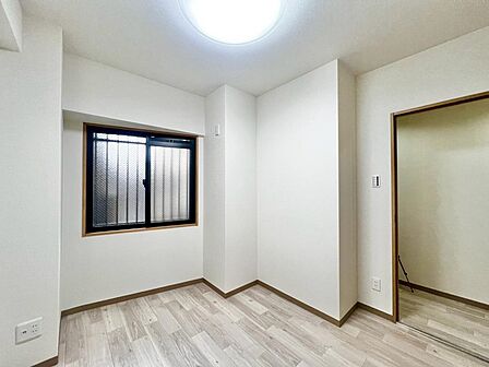 クロス張替えてますよ！綺麗な壁で室内が明るくなりますね！爽やかな気分でお過ごしいただけますよ！