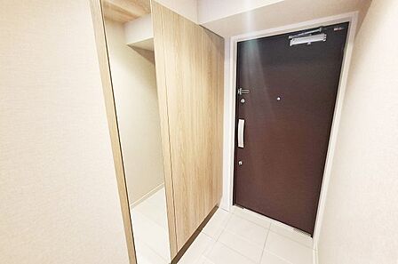 【玄関】シューズボックス付き!散らかりがちな玄関も片付きますね!