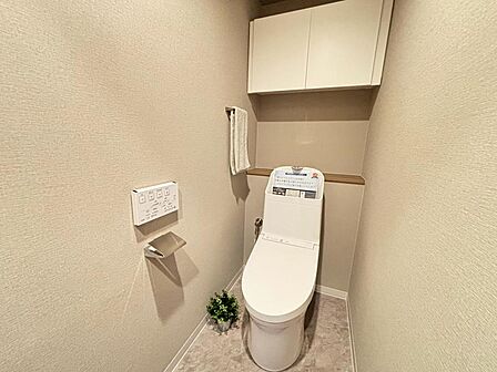 【トイレ新調】温水便座洗浄便座ですので、寒い日も温かい便座で安心して使用していただけますよ！