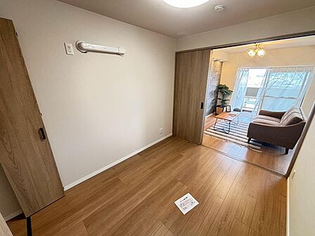 松源まで徒歩４分！ダイエーまで徒歩６分！ライフまで徒歩１０分！毎日のお買い物に便利ですね♪その日の特売日などでスーパーを選べますね♪
