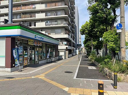 ファミリーマートフェニックス通り店まで徒歩5分
