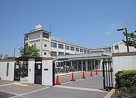 堺市立英彰小学校まで徒歩4分