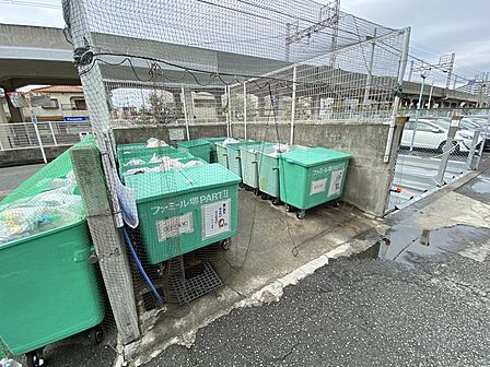南面ワイドバルコニーですので、日当たり良好!お洗濯物やお布団を気持ちよく干せそうです♪