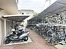 その他：駐輪場に屋根があるので、雨の日に自転車が濡れにくく嬉しいですね♪