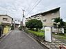 外観：閑静な住宅街です。車通りも少なく落ち着いた街並みです。