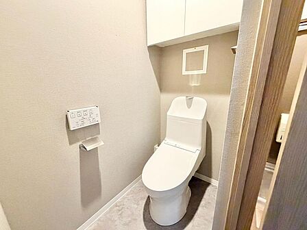 【トイレ新調】温水便座洗浄便座ですので、寒い日も温かい便座で安心して使用していただけますよ!