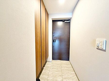 【玄関】ゆとりの玄関ですよ!シューズボックスございますので、散らかりがちな玄関も片付きますね!