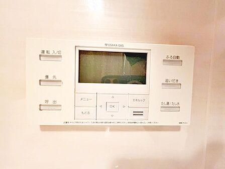 浴室はオートバス、追炊き機能付きの給湯が備わっています。