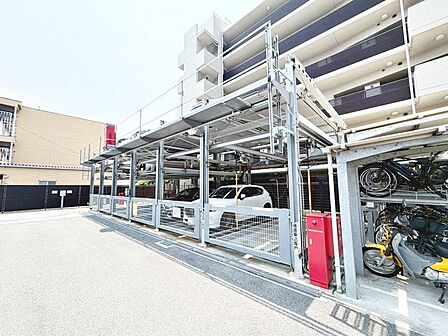 【駐車場】敷地内駐車場(月額:10000円〜13000円)ございますよ!空き状況要確認!詳しくは担当までお問い合わせください!