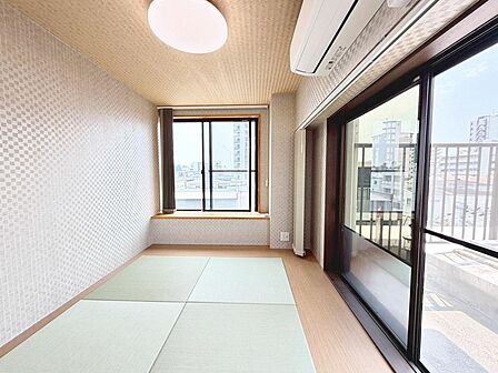 【和室】お子様と遊んだり、お客様を泊めたり、ゲストルームとしても利用できる和室♪タタミの良い香りがします♪