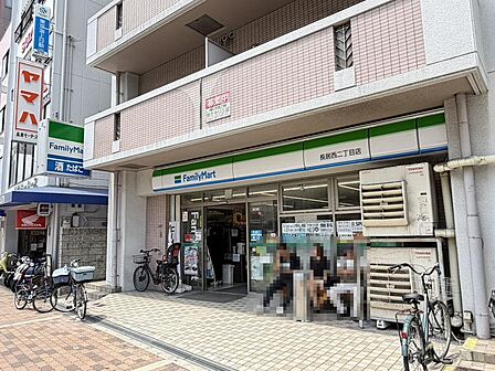 ファミリーマート長居西2丁目店まで徒歩3分
