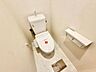 トイレ：【トイレ新調】温水便座洗浄便座ですので、寒い日も温かい便座で安心して使用していただけますよ！