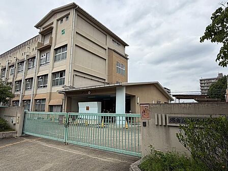 堺市立錦西小学校まで徒歩6分