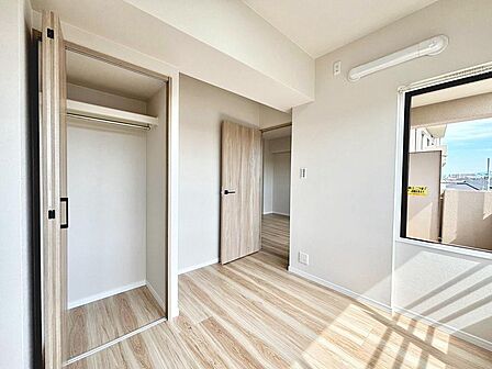 各洋室に収納ありますよ♪収納場所に困りませんね!家族の思い出も大切にしまっておけますね!