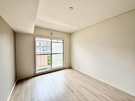 全居室に窓ございますよ!たっぷりの陽光に包まれる明るい住まいに気持ちも明るくなりますね♪