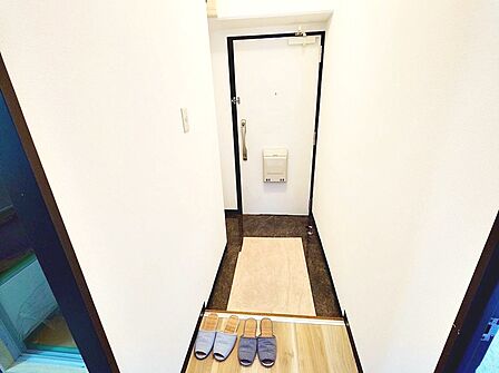 【玄関】シューズボックス置き場所あります!玄関周りもスッキリ片付きますね♪