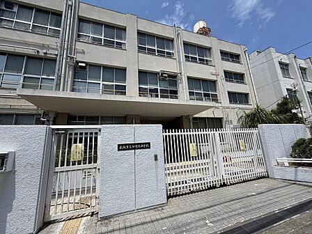 大阪市立加賀屋中学校まで徒歩13分