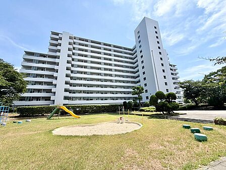クロス張替、床材リフォームします!綺麗な壁や床で室内が明るくなりますね!爽やかな気分でお過ごしいただけますよ!