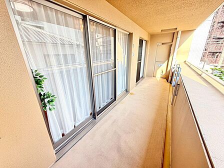 【バルコニー】南西面バルコニーですので、洗濯物が良く乾きますね♪