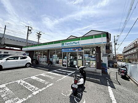ファミリーマートあびこ駅西店まで徒歩２分