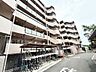 外観：【洗面台新調】身だしなみを整えるのに重宝するシャワー付きの洗面台です♪洗面台に収納もあるため、整頓しやすいですね！