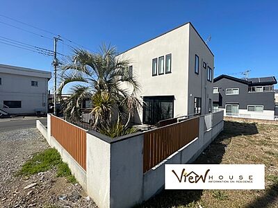 外観:白を基調としたスタイリッシュな外観♪南側に高い建物がなく、暖かく明るい陽光がお家全体を包み込みます! 外観:白を基調としたスタイリッシュな外観♪南側に高い建物がなく、暖かく明るい陽光がお家全体を包み込みます!
