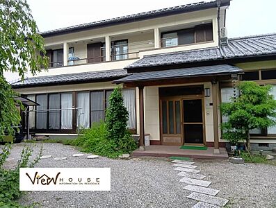 外観:緑豊かな庭園に囲まれた、趣のある和風住宅です。季節の移ろいを庭で感じながら、穏やかな日々を過ごせそうですね♪ 外観:緑豊かな庭園に囲まれた、趣のある和風住宅です。季節の移ろいを庭で感じながら、穏やかな日々を過ごせそうですね♪