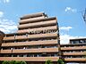 外観：お濠端沿いの閑静なエリア