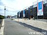 外観：■南道路側｜お車の運転が苦手な方でも、落ち着いて駐車や離合ができるゆとりある前面道路です！(8/4撮影)