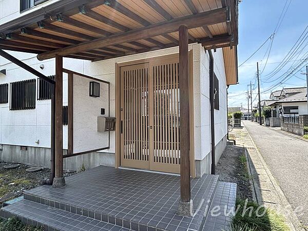 玄関を拡大表示